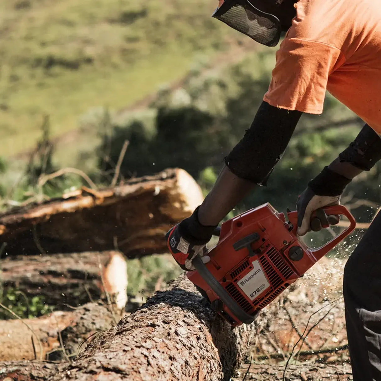 Husqvarna 272XP Professional Petrol Chainsaw (72.2cm³ Engine, 24-Inch Bar)