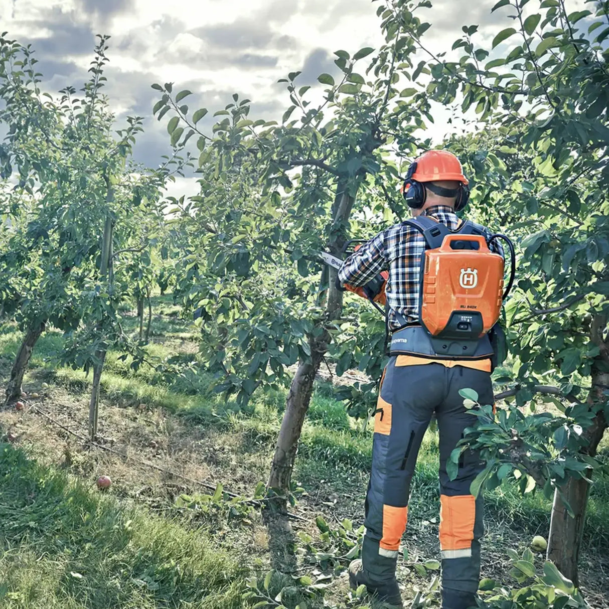 Husqvarna 535i XP Professional Battery Chainsaw (14-Inch Bar)